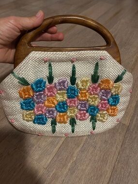 Embroidered Floral Handbag with Wood Handle - Cream Multicolor VTG